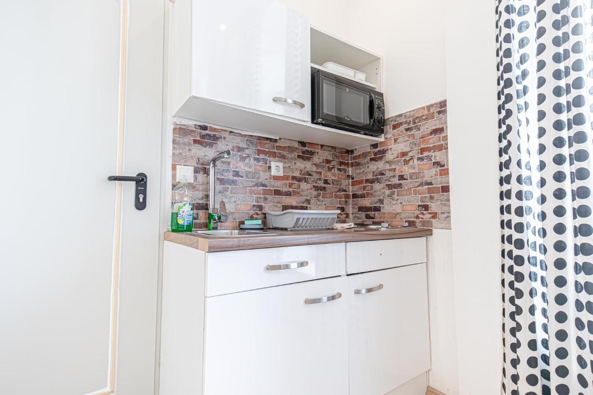 Sleek Studio Apt - Suitable For Longstays Вена Экстерьер фото