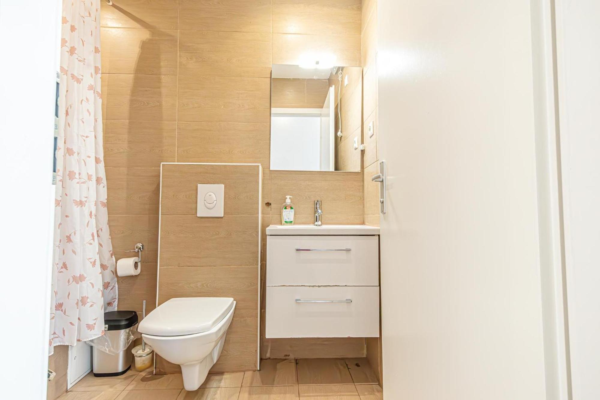 Sleek Studio Apt - Suitable For Longstays Вена Экстерьер фото